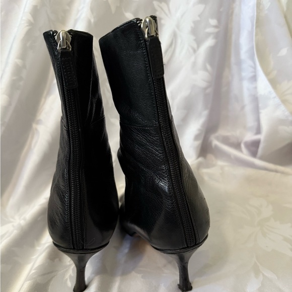 Vintage Y2K (The Year 2000) Gucci Zip Up Leather Heeled Boots - Picture 2 of 13